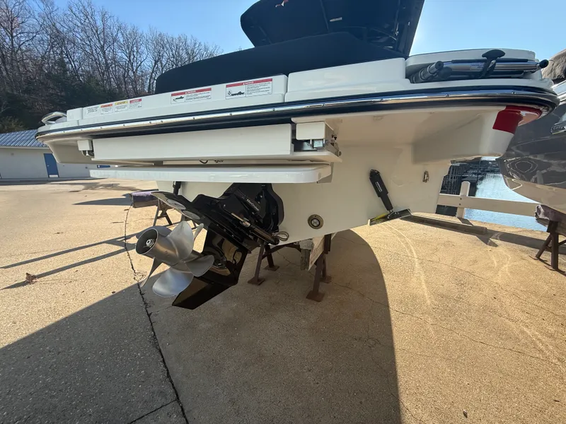 Slide: The Image of Sea Ray SLX 280 2026 - 6