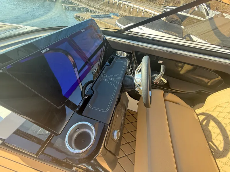 Slide: The Image of Sea Ray SLX 280 2026 - 9