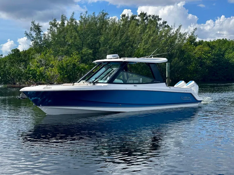 The Image of Boston Whaler 330 Vantage 2026 - 0