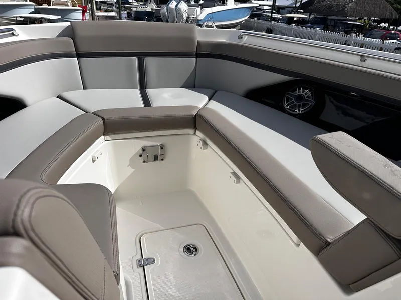 Slide: The Image of Boston Whaler 330 Vantage 2026 - 12