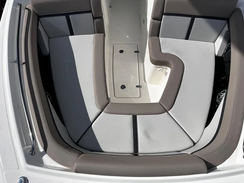 Slide: The Image of Boston Whaler 330 Vantage 2026 - 13