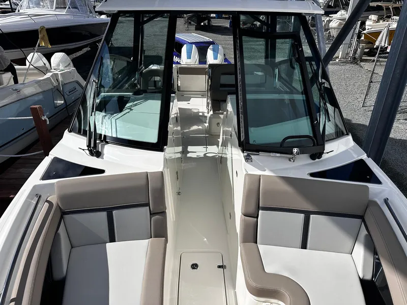 Slide: The Image of Boston Whaler 330 Vantage 2026 - 14