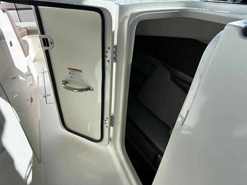 Slide: The Image of Boston Whaler 330 Vantage 2026 - 17