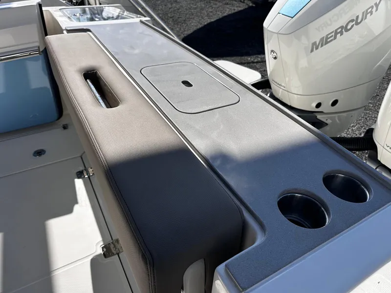 Slide: The Image of Boston Whaler 330 Vantage 2026 - 33