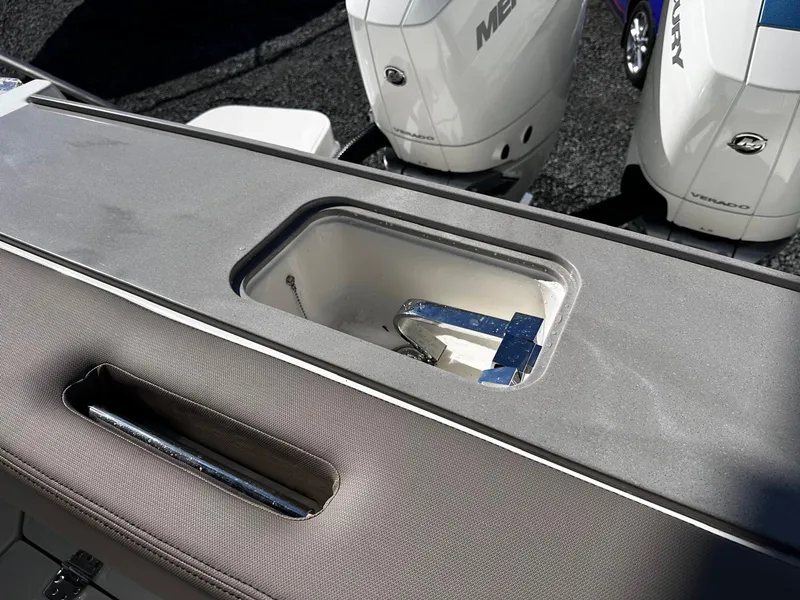 Slide: The Image of Boston Whaler 330 Vantage 2026 - 34