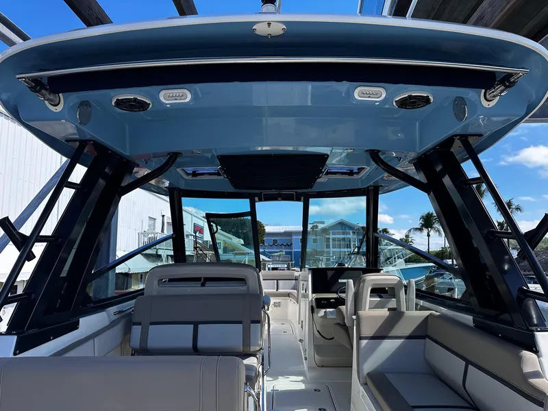 Slide: The Image of Boston Whaler 330 Vantage 2026 - 37