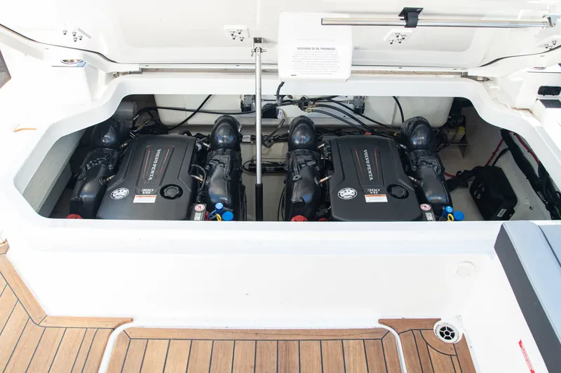 Slide: The Image of Cobalt R33 2023 - 36