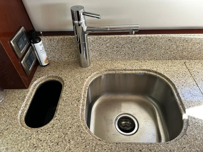 Slide: The Image of Sea Ray 47 SEDAN BRIDGE 2008 - 18