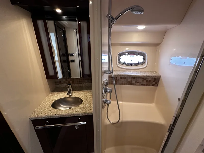 Slide: The Image of Sea Ray 47 SEDAN BRIDGE 2008 - 38