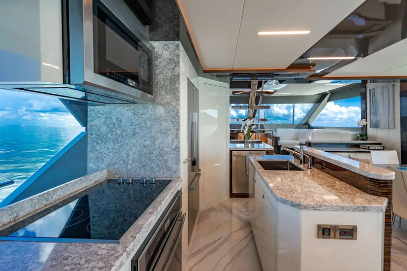 Slide: The Image of Ocean Alexander 84 R 2020 - 14