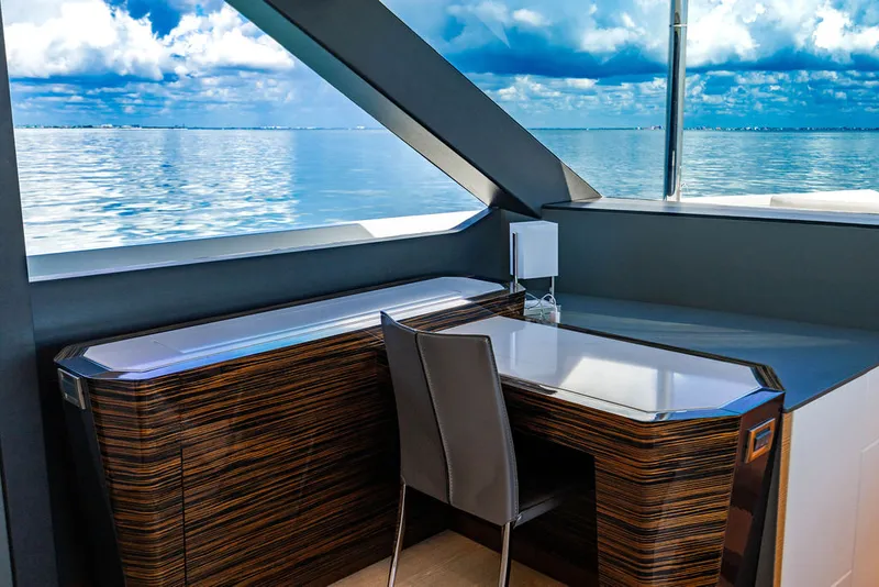 Slide: The Image of Ocean Alexander 84 R 2020 - 18