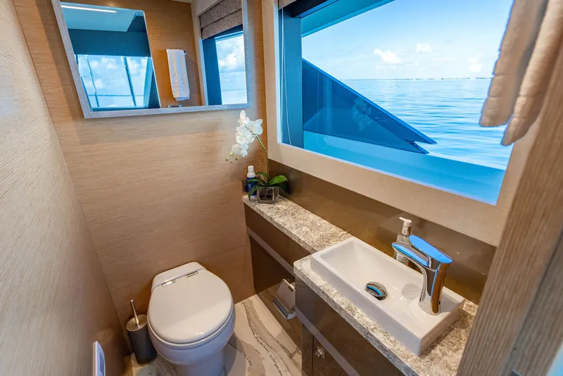 Slide: The Image of Ocean Alexander 84 R 2020 - 19