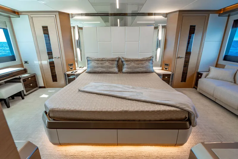 Slide: The Image of Ocean Alexander 84 R 2020 - 21