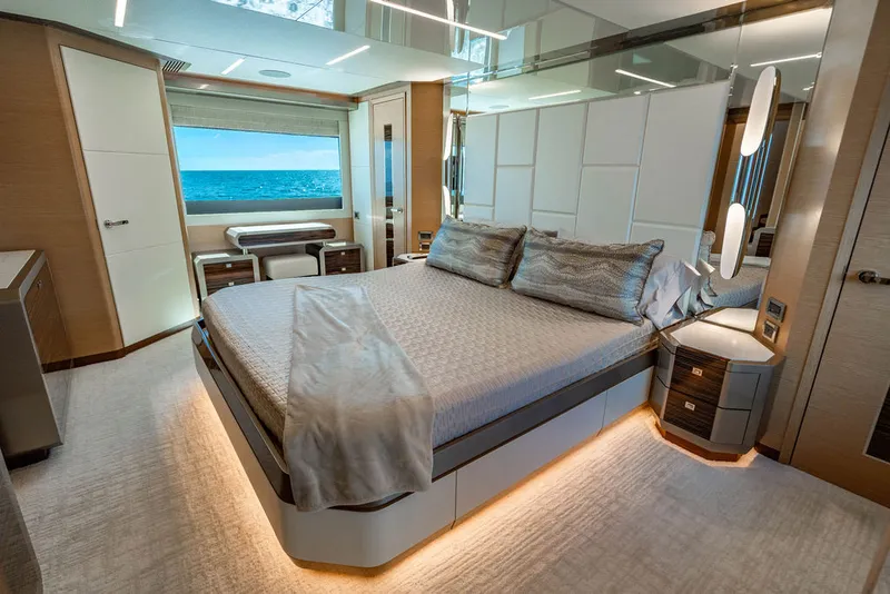 Slide: The Image of Ocean Alexander 84 R 2020 - 23