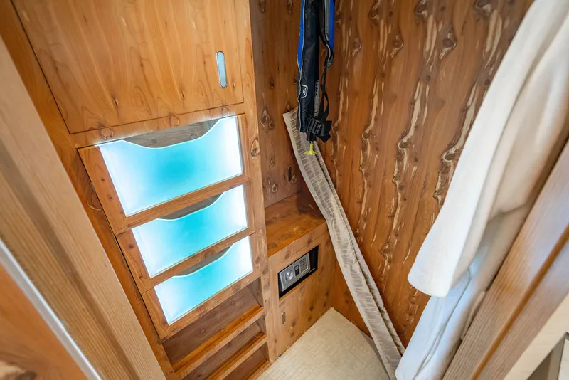 Slide: The Image of Ocean Alexander 84 R 2020 - 24