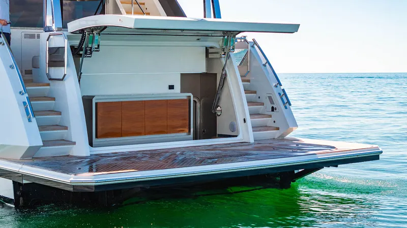 Slide: The Image of Ocean Alexander 84 R 2020 - 3