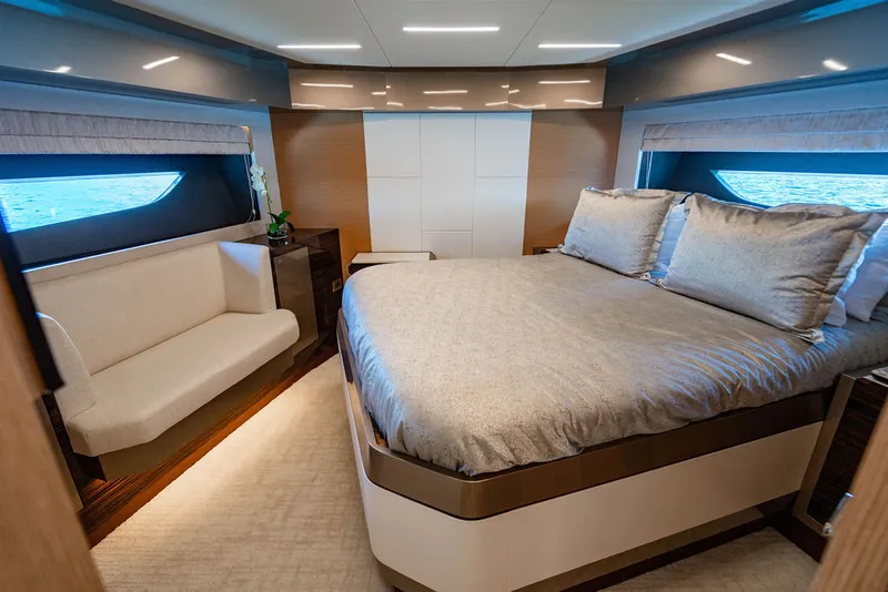 Slide: The Image of Ocean Alexander 84 R 2020 - 32