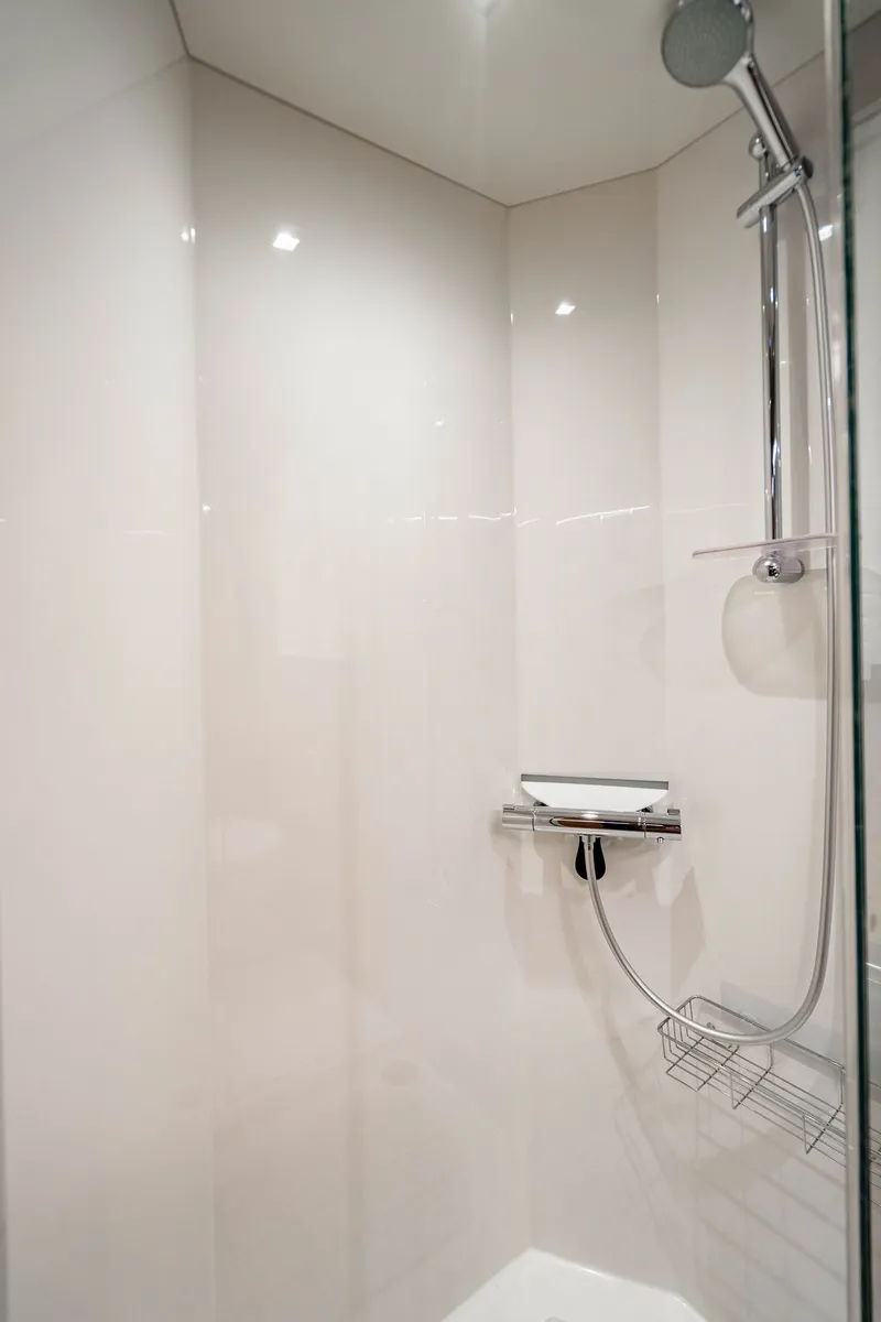 Slide: The Image of Ocean Alexander 84 R 2020 - 33