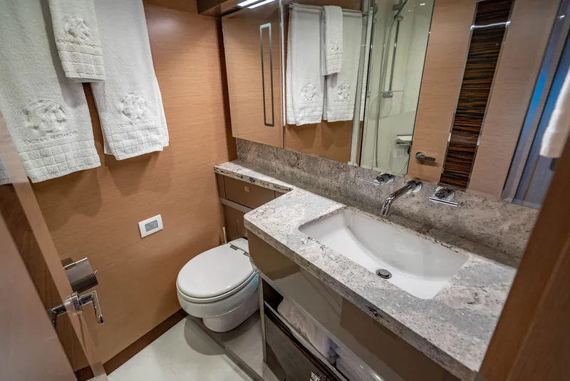 Slide: The Image of Ocean Alexander 84 R 2020 - 34