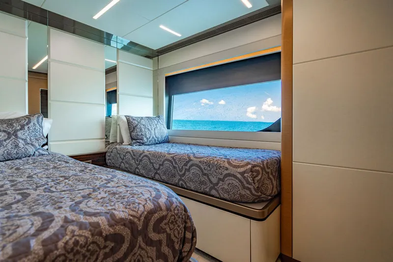 Slide: The Image of Ocean Alexander 84 R 2020 - 35