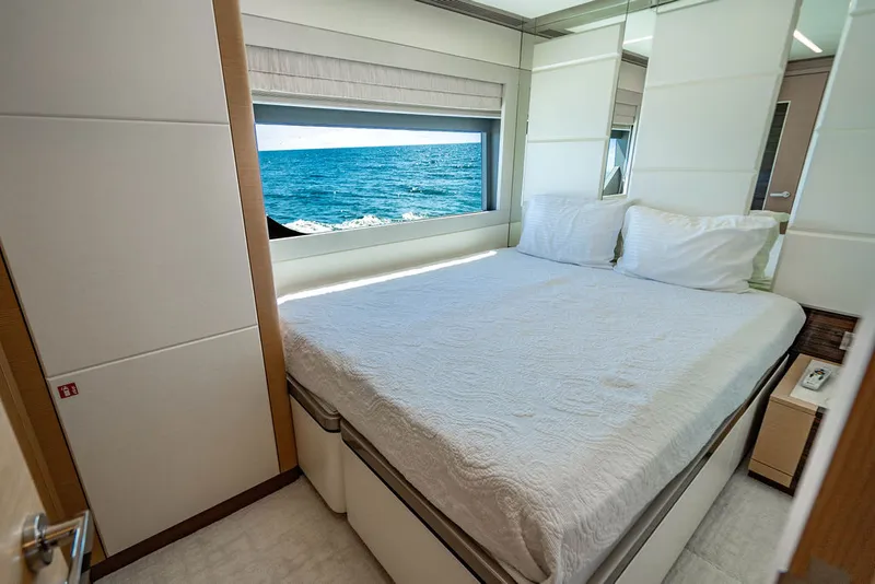 Slide: The Image of Ocean Alexander 84 R 2020 - 37