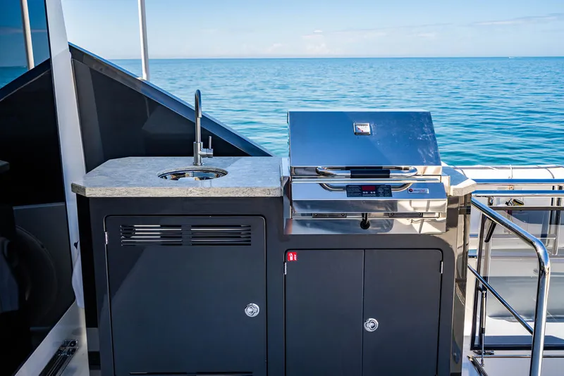 Slide: The Image of Ocean Alexander 84 R 2020 - 50