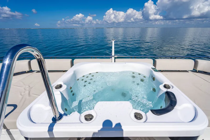 Slide: The Image of Ocean Alexander 84 R 2020 - 53