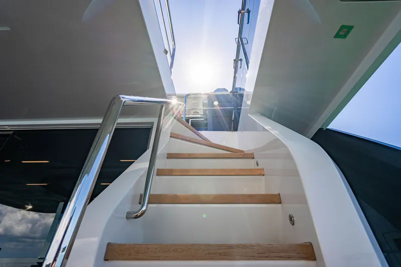 Slide: The Image of Ocean Alexander 84 R 2020 - 55