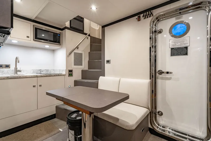 Slide: The Image of Ocean Alexander 84 R 2020 - 62