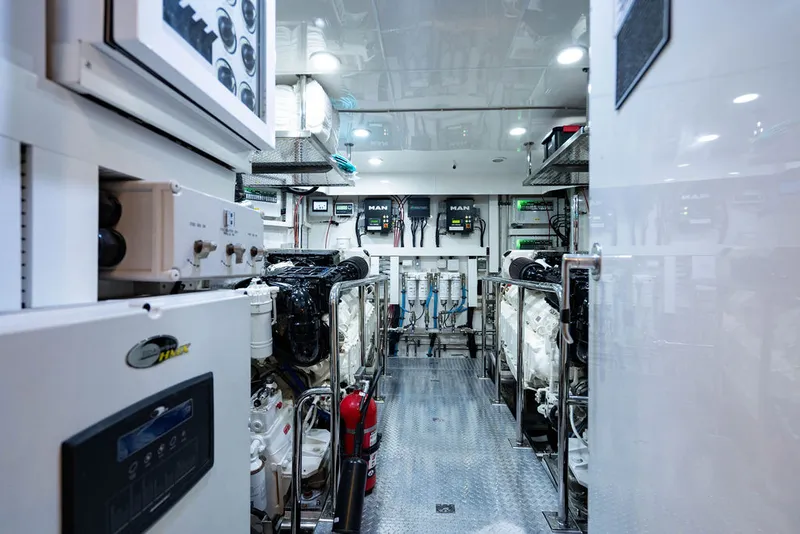 Slide: The Image of Ocean Alexander 84 R 2020 - 67