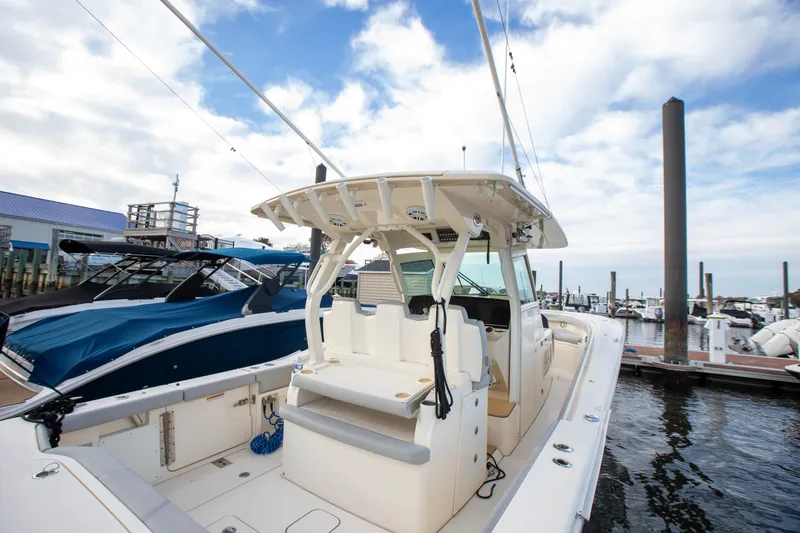 Slide: The Image of Scout 355 LXF 2019 - 17