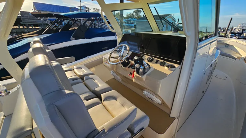 Slide: The Image of Scout 355 LXF 2019 - 35