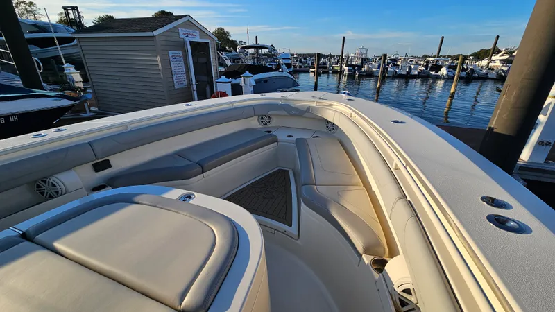 Slide: The Image of Scout 355 LXF 2019 - 36