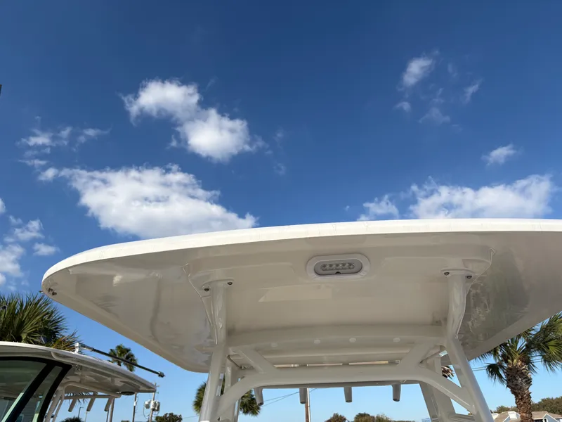 Slide: The Image of Boston Whaler 230 Outrage 2026 - 10