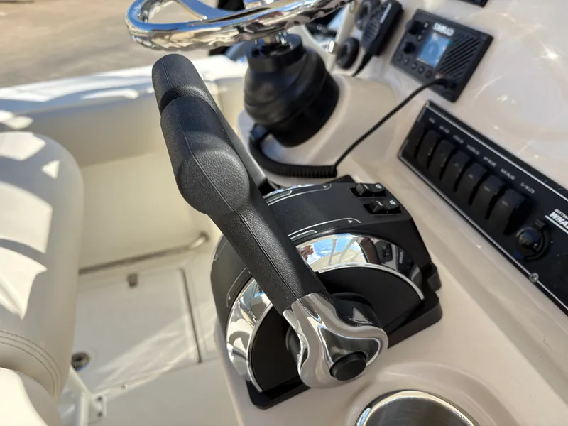 Slide: The Image of Boston Whaler 230 Outrage 2026 - 12