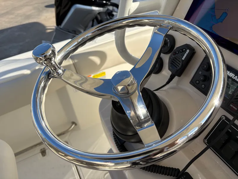 Slide: The Image of Boston Whaler 230 Outrage 2026 - 17