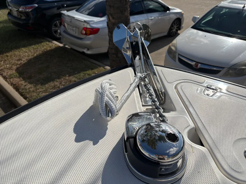 Slide: The Image of Boston Whaler 230 Outrage 2026 - 18