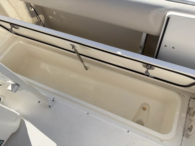 Slide: The Image of Boston Whaler 230 Outrage 2026 - 21