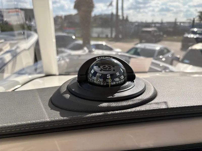 Slide: The Image of Boston Whaler 230 Outrage 2026 - 22