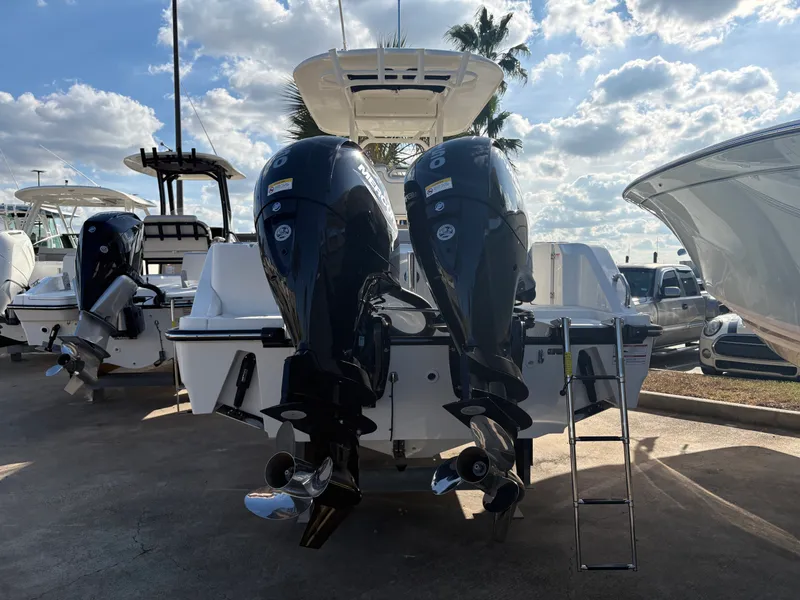 Slide: The Image of Boston Whaler 230 Outrage 2026 - 24