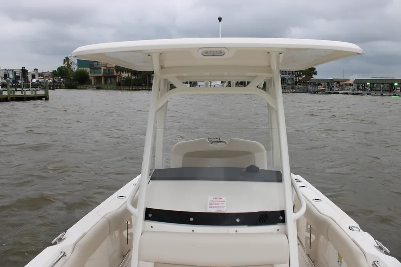 Slide: The Image of Boston Whaler 230 Outrage 2026 - 28