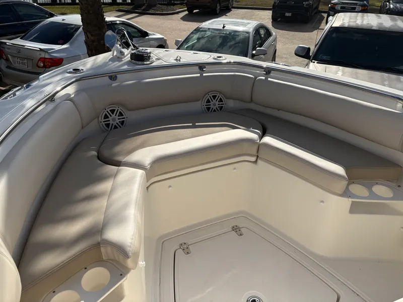 Slide: The Image of Boston Whaler 230 Outrage 2026 - 5