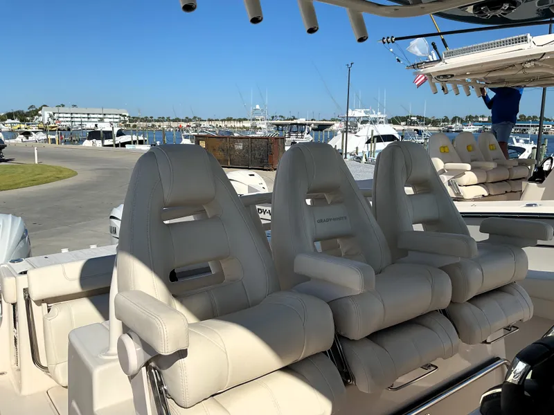 Slide: The Image of Grady-White 336 CANYON 2021 - 12