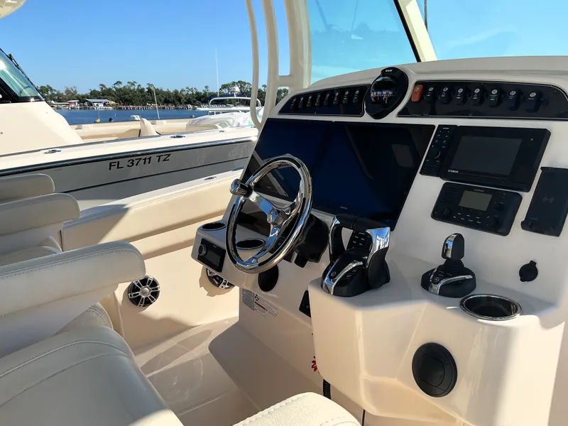 Slide: The Image of Grady-White 336 CANYON 2021 - 13