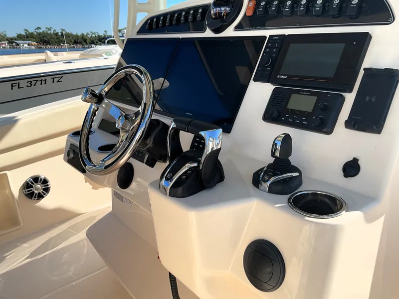 Slide: The Image of Grady-White 336 CANYON 2021 - 14