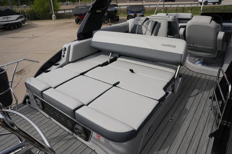 Slide: The Image of Harris 230 Grand Mariner 2026 - 14