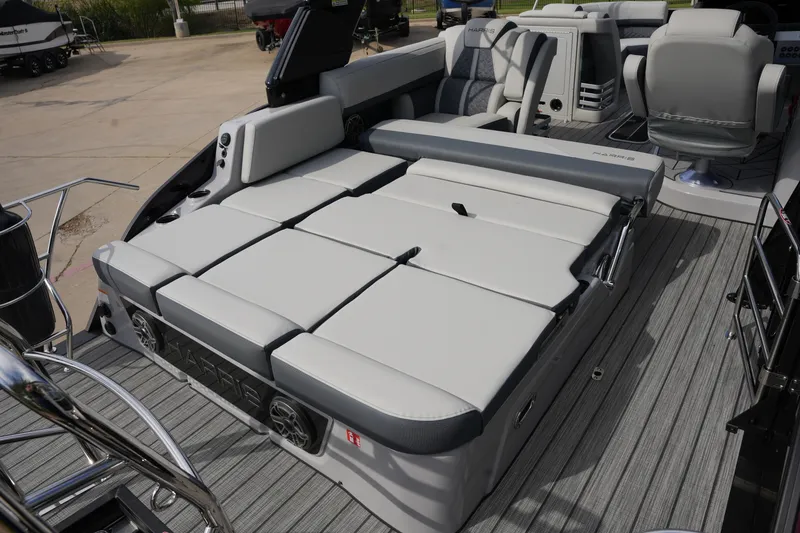 Slide: The Image of Harris 230 Grand Mariner 2026 - 15
