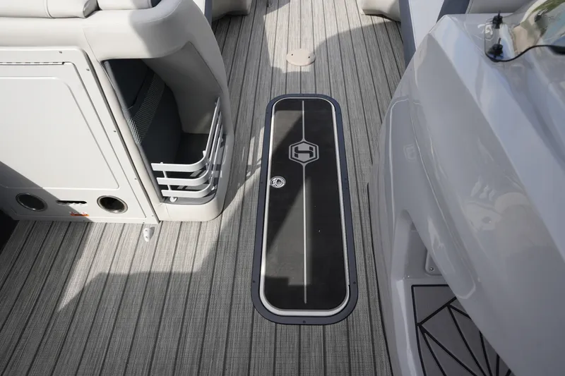 Slide: The Image of Harris 230 Grand Mariner 2026 - 30