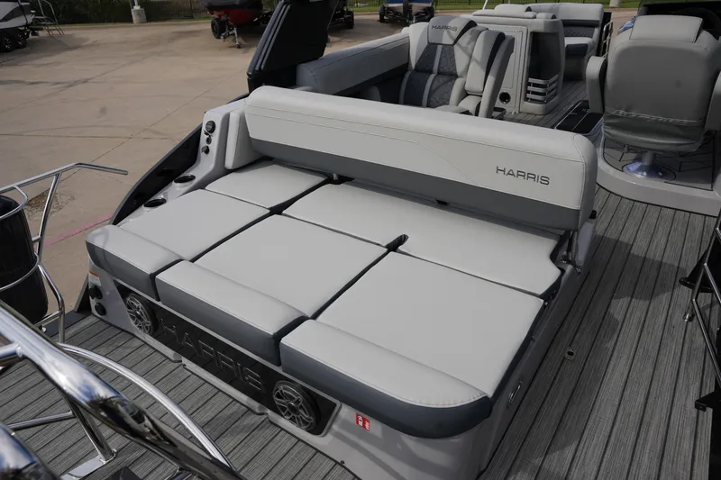 Slide: The Image of Harris Grand Mariner 230 2026 - 11