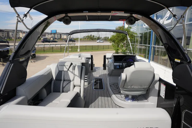 Slide: The Image of Harris Grand Mariner 230 2026 - 16